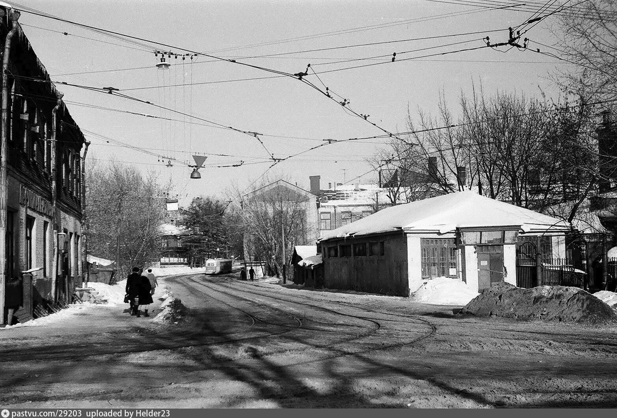 Фото сделано на пересечении Миллионной и Краснобогатырской улицы. 1975 г. Автор:Юрий Лукашевич.
