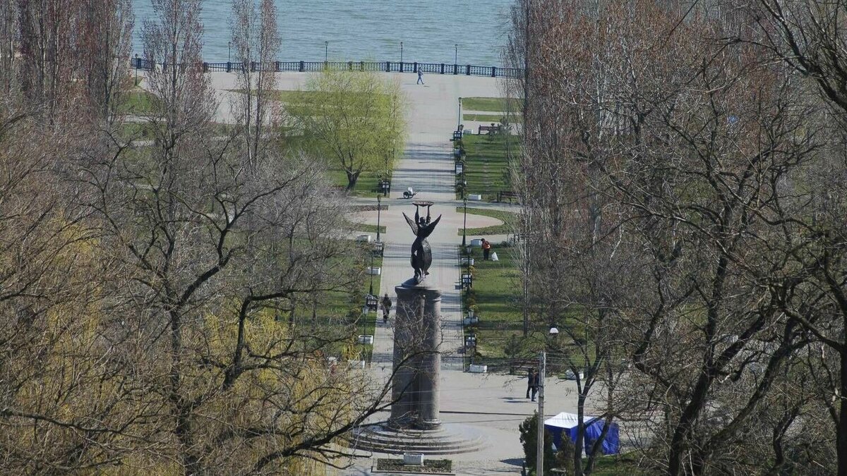     Погода в Ростове и Таганроге в начале недели будет теплой и облачной, рассказали синоптики.