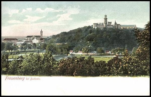 Историческая дата: 1905 г. Слева - Церковь Святого Яна Непомуцкого, справа на холме - Замок Глубока