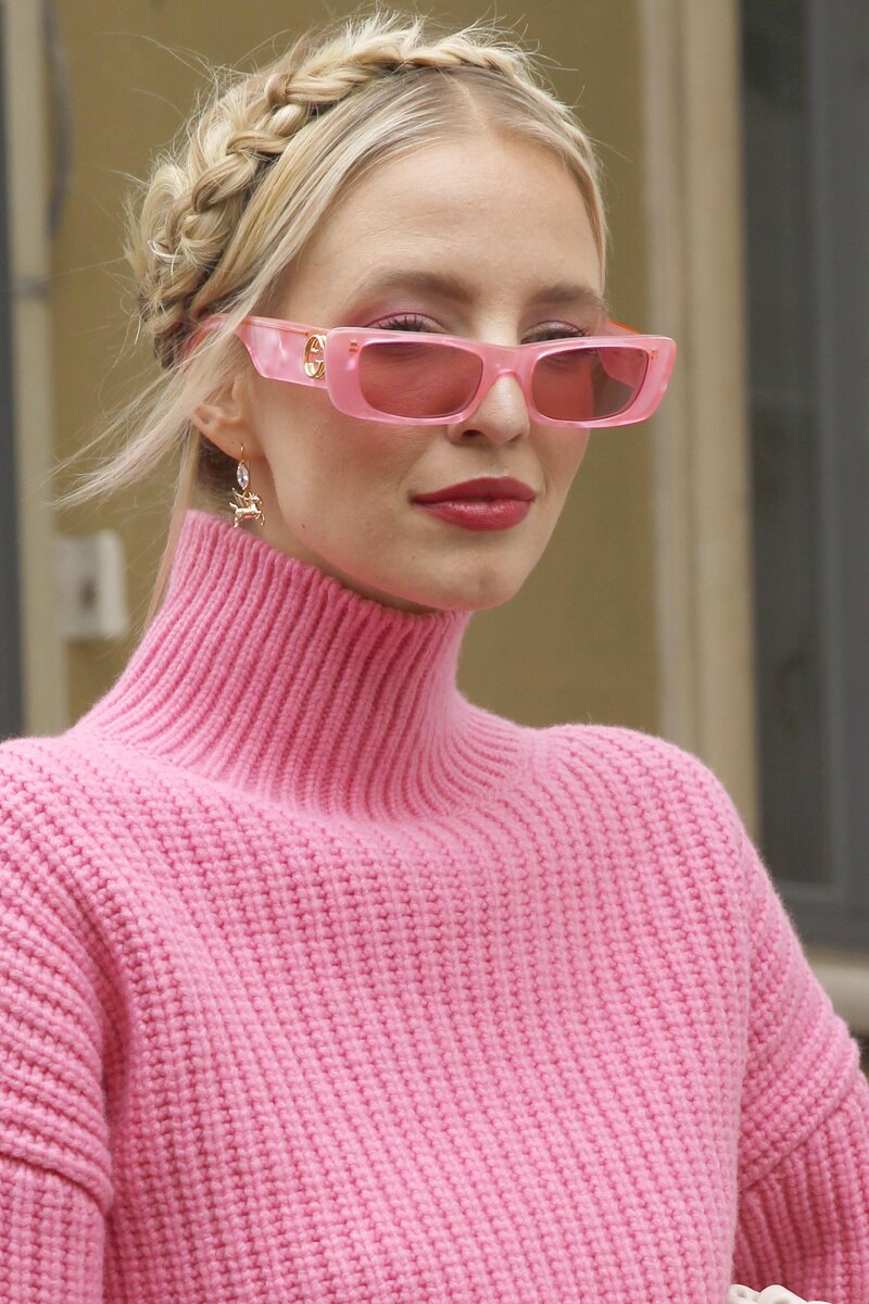    Пластмассовые солнцезщаитные очки в стиле нулевыхLegion-Media