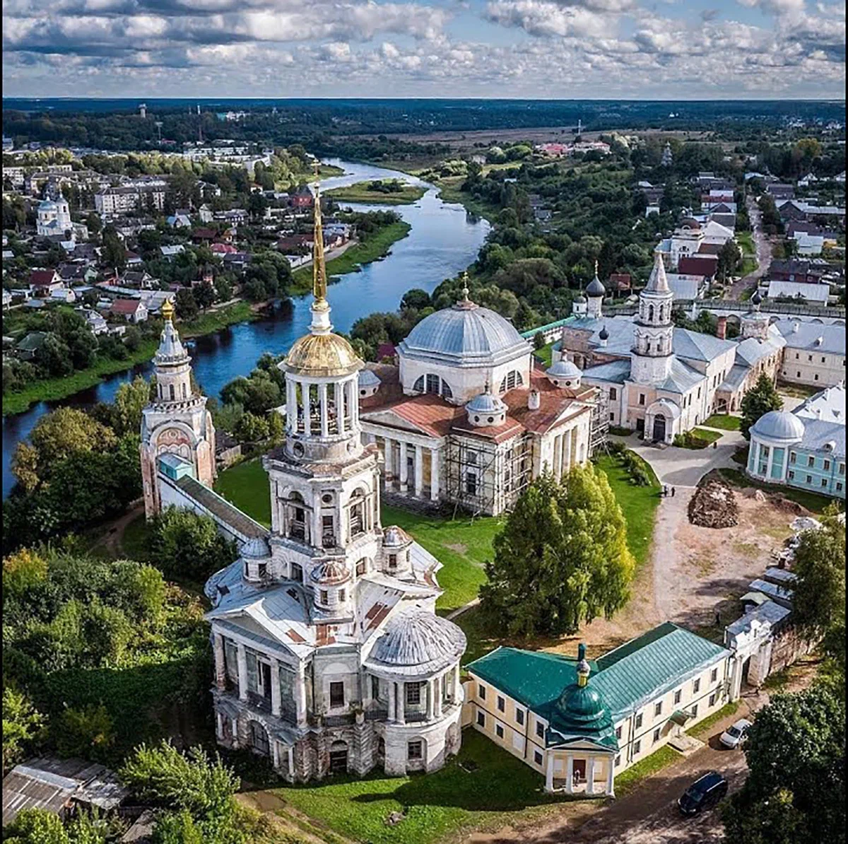 Элегантный Торжок — один из самых прекрасных городов на Волге.