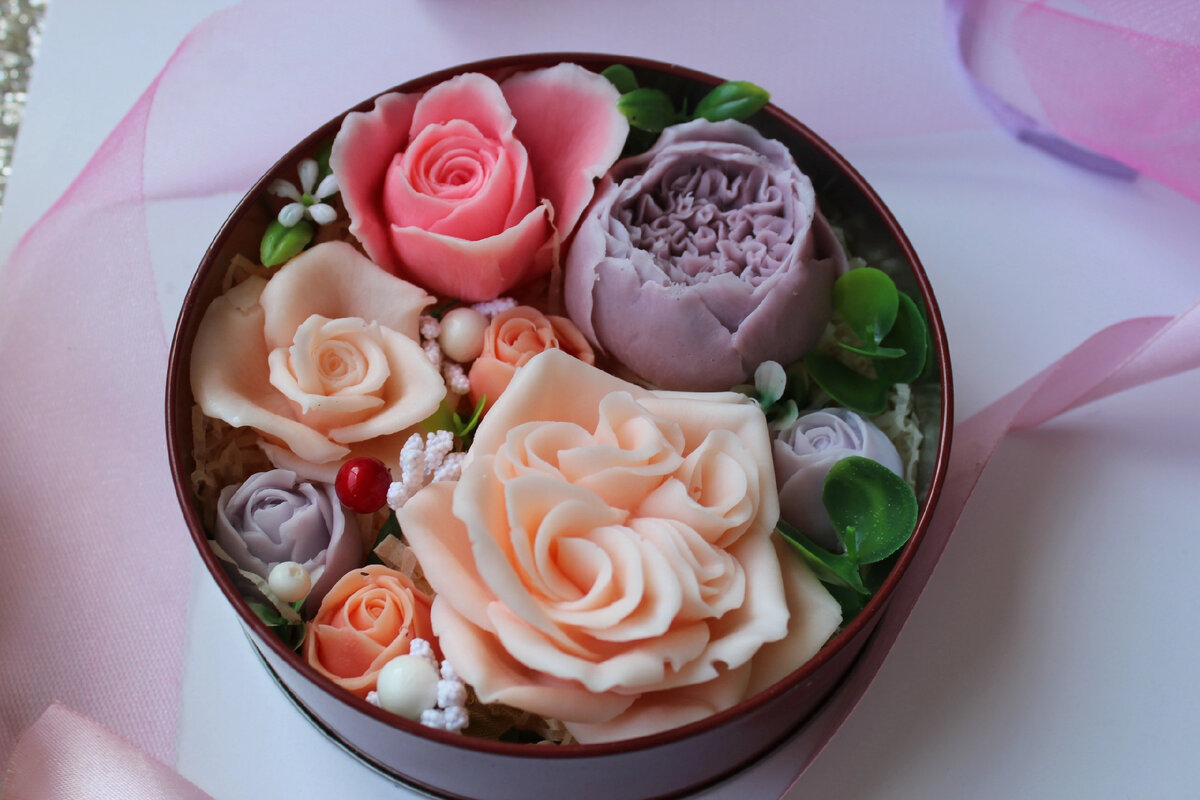 Та самая красная металлическая коробочка из под чая. P. S. Для меня ничего невозможного нет😎😁