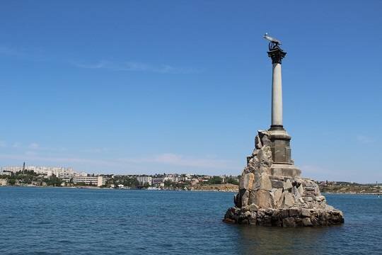    В Севастополе сбили три надводных беспилотника