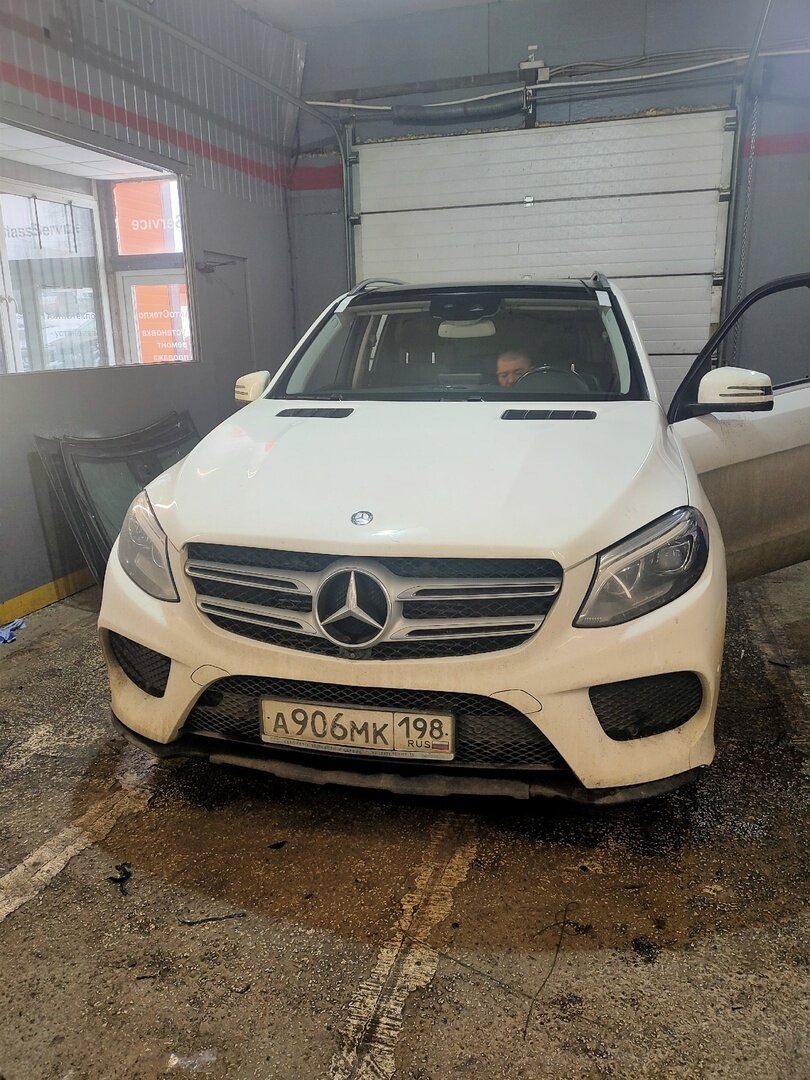 Замена лобового стекла на Mercedes