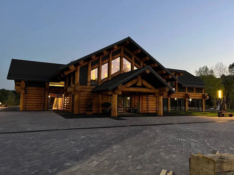 В этом материале мы расскажем о причинах, по которым дома из кедра считаются одними из самых дорогих построек на рынке. Мы рассмотрим высокое качество материала, сложность процесса строительства, уникальные свойства дерева и потенциал для инвестирования.