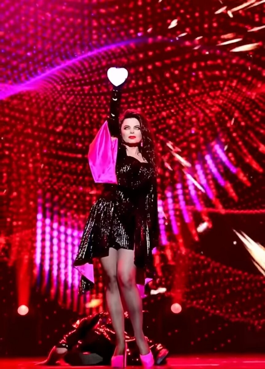 королева выступила. королева выступила. певицы украины. концерт наташи королевой в кремле 2023. наташа королёва в клубе.
