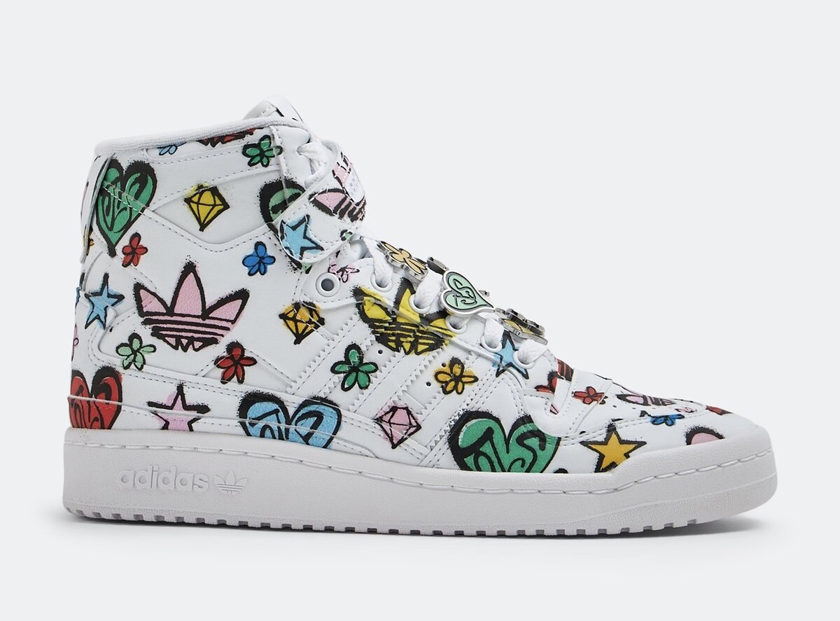 Эскизы с логотипом