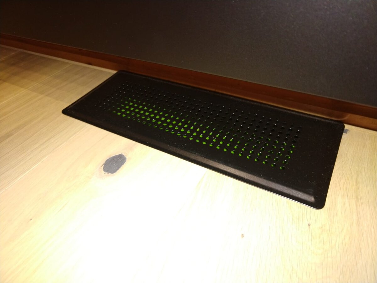 Напольные решетки окрашены в цвет ради