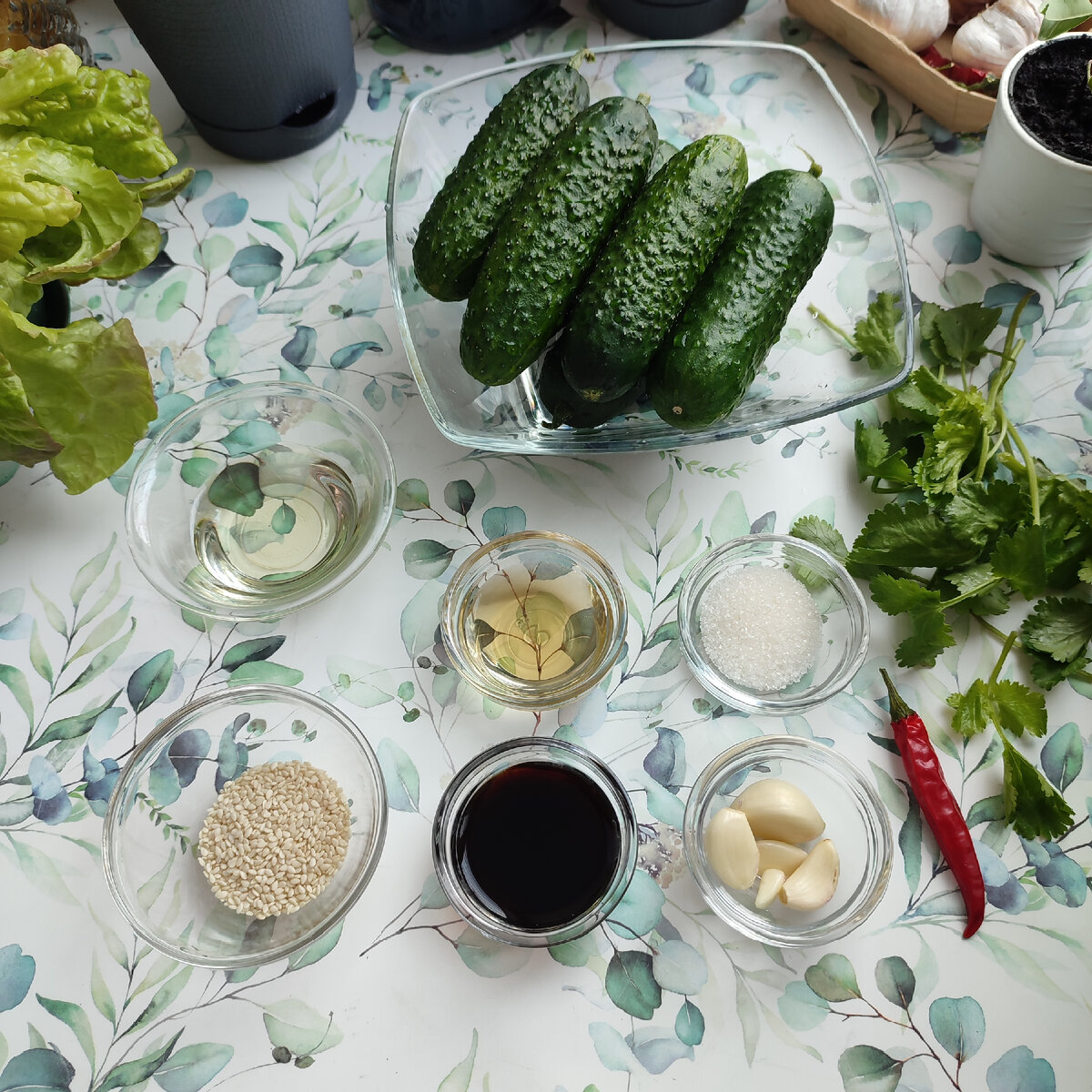 Если есть в холодильнике, то можно добавить немного устричного соуса, кунжутного или арахисового масла, но специально я покупать не стала.