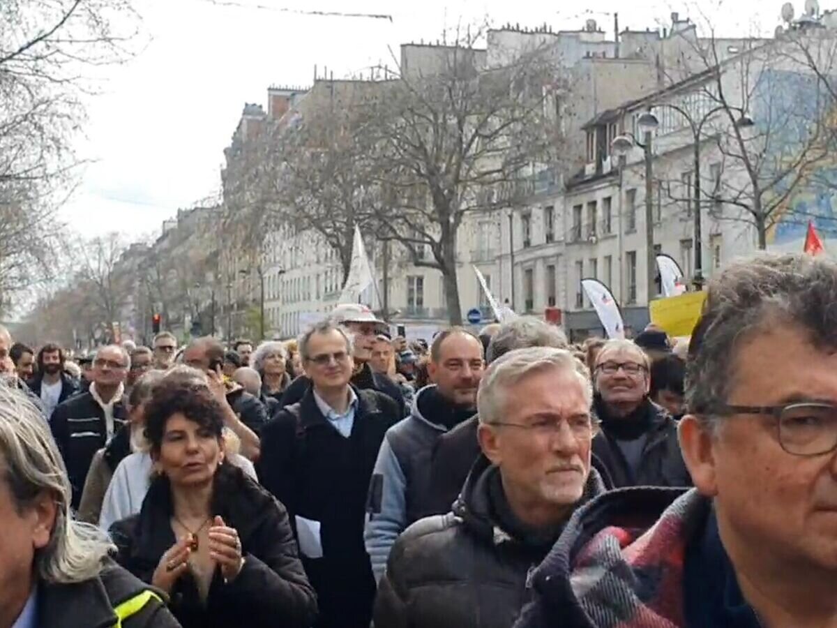    "Макрон, уходи." Акция протеста в Париже© РИА Новости