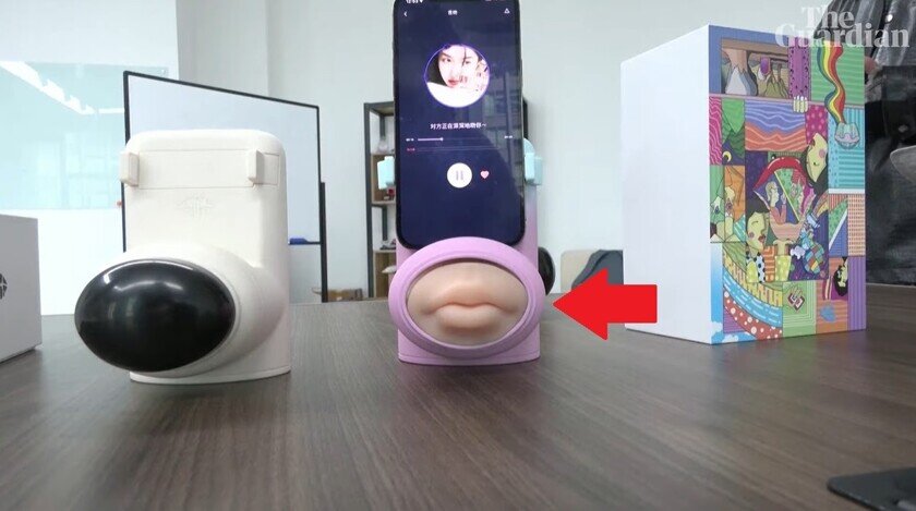    Скриншот из видео Guardian News