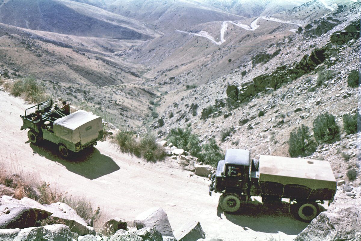 Заводские испытания 1960 года: впереди – 1-тонный ГАЗ-62, за ним – 2-тонный ГАЗ-66  