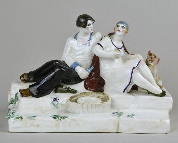 Чернильница "Влюблённые", конец 1920-1930-е г. Размер:11х17 см. https://goskatalog.ru/