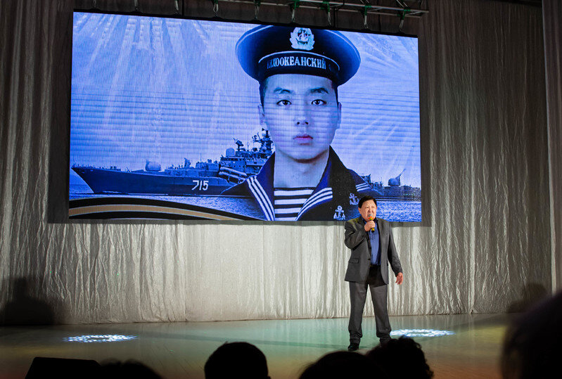     Выступает Есугей Сындуев / Василий Тараруев