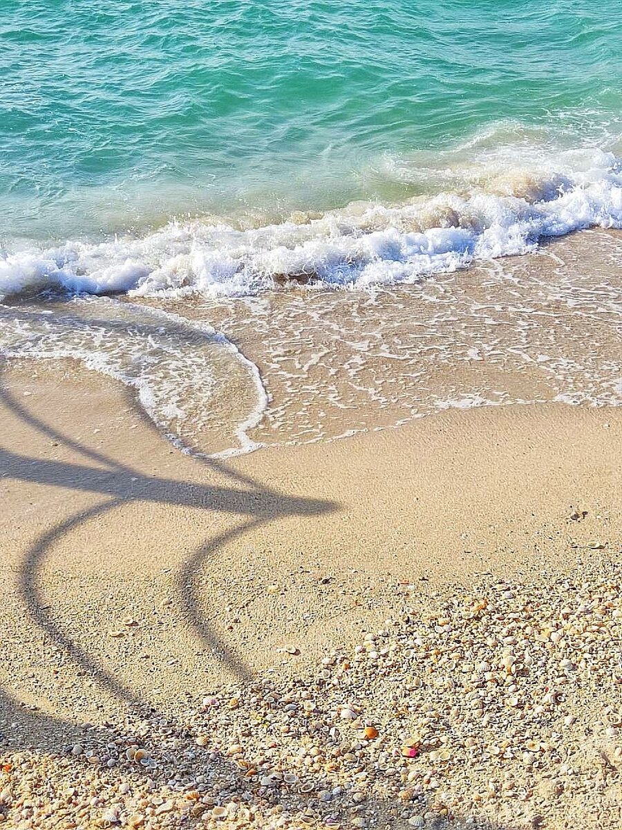 Цвет воды и песка на пляже Kite Beach.
