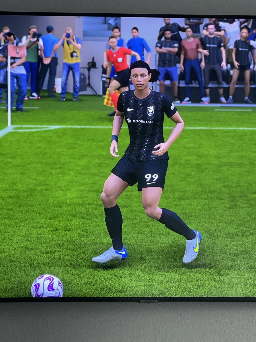    Красота требует жертв. Футболистки пришли в ужас от своих моделей в FIFA 23