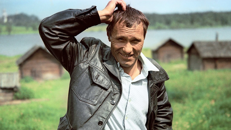 Ночью 2 октября 1974 года скоропостижно скончался писатель, режиссер и актер Василий Шукшин. Официальной причиной был назван инфаркт миокарда, но родные и близкие не очень в это верили.