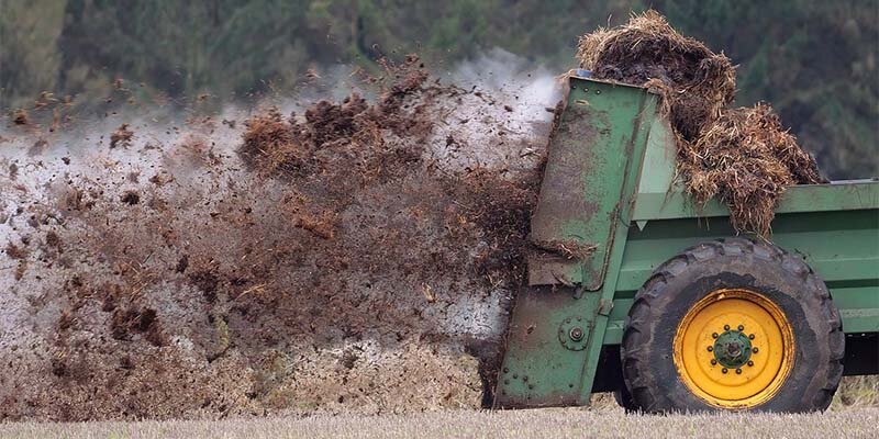 Разбрасывание органических удобрений