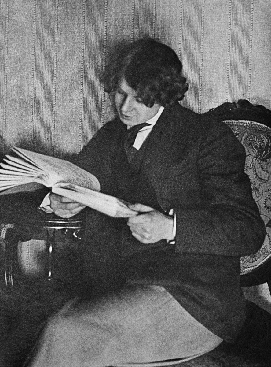 ПОЭТ СЕРГЕЙ ЕСЕНИН. 1915 ГОД. ФОТОГРАФИЯ: ТАСС