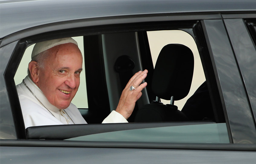 Папамобиль папы Римского. Машина папы Римского. Папа Римский на Fiat. Мерседес папы Римского. Папа машины видео