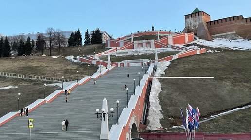 Поднимаюсь по Чкаловской лестнице в Нижнем