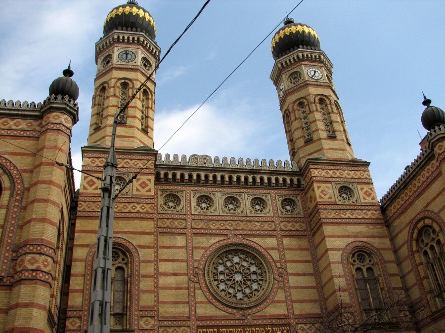Большую синагогу. Большая синагога (Будапешт). Синагога Дохань Будапешт. Центральная синагога в Будапеште. Синагога в Будапеште на улице Дохань.