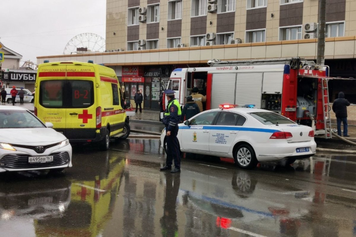    В Анапе из-за пожара в гостинице эвакуировали 15 взрослых и двух детей