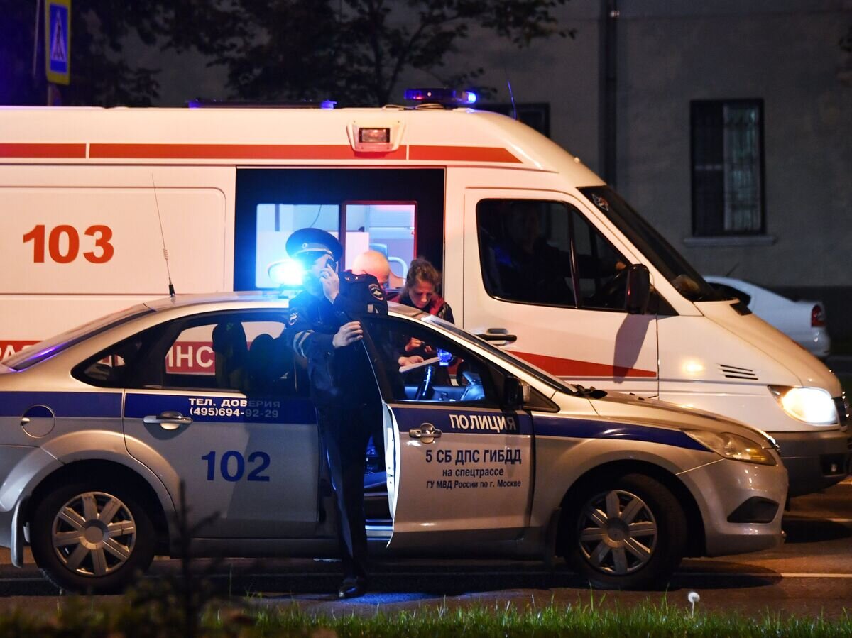    Автомобили полиции и скорой медицинской помощи© РИА Новости / Наталья Селиверстова