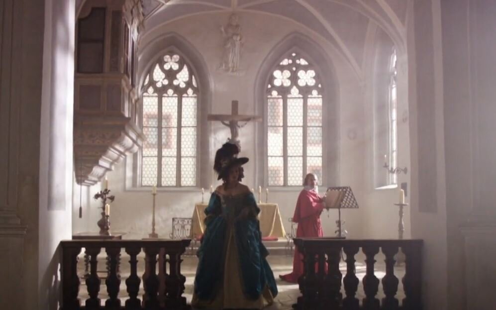 Три мушкетера и летучий корабль, плюс несколько красивых блондинок ...