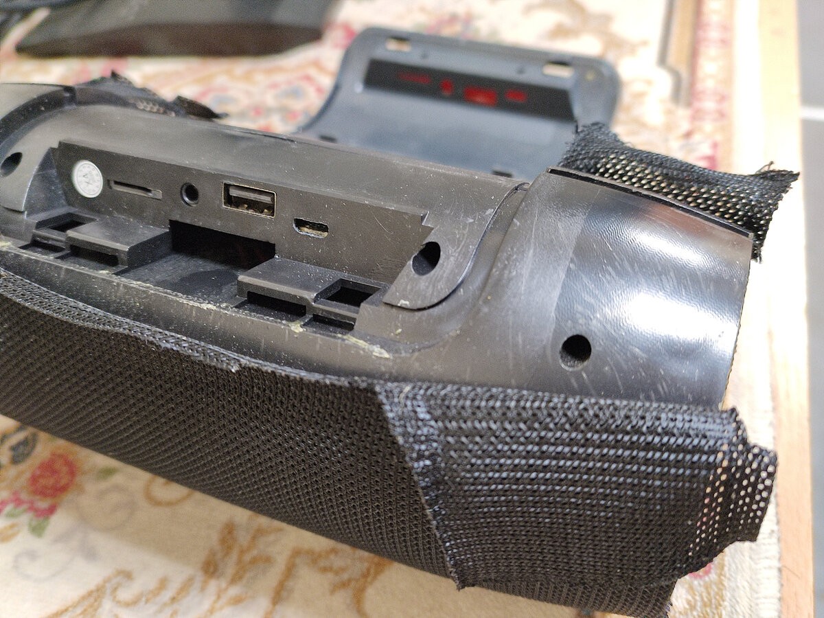 Удешевление корпуса, что тут сказать.