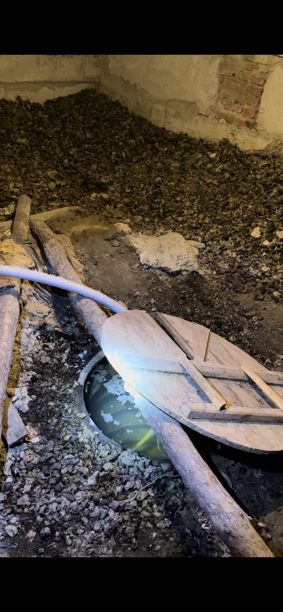 «Скважина» с «питьевой» водой 