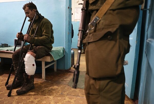 Фото: ТАСС/Сергей Бобылев. 

На фото раненый пленный военнослужащий ВСУ в Новоазовской центральной районной больнице.