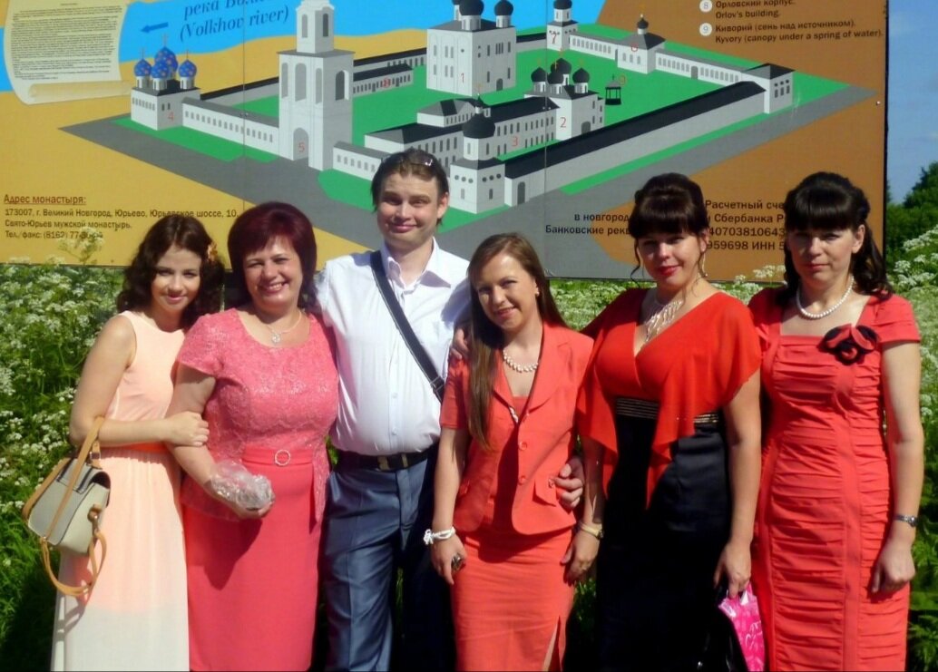 На этой фотографии есть кое-кто из моей прошлой жизни. Обид нет. И не было. Это выбор и он имеет место быть. Для меня это просто красивая фотография и память определённых событий из моей жизни. Фото из личного архива. 