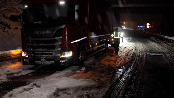    В Ростовской области автомобильная пробка на трассе М-4 "Дон" уменьшилась до 39 километров Анна Белая