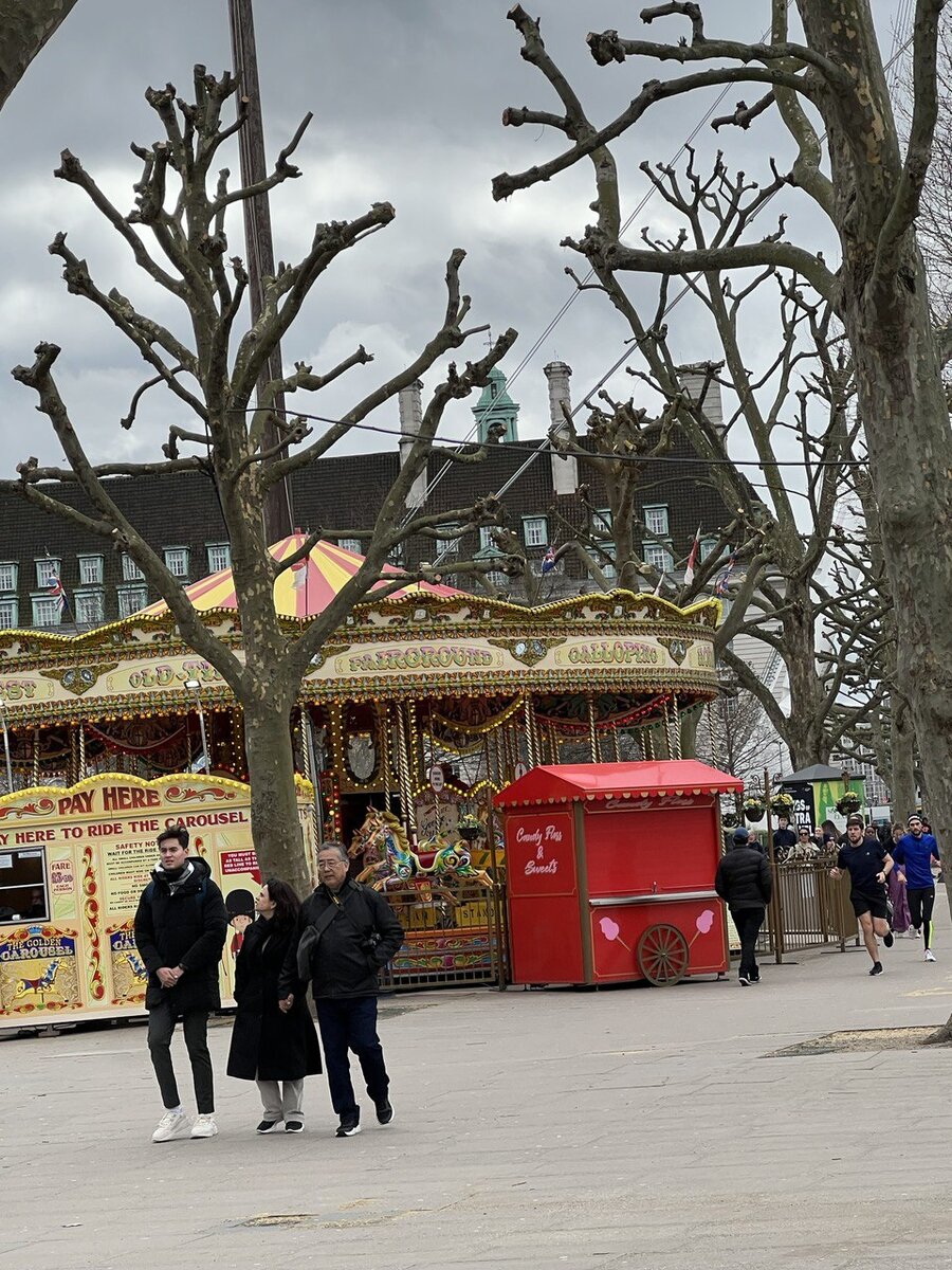 Парк в Лондоне. Март