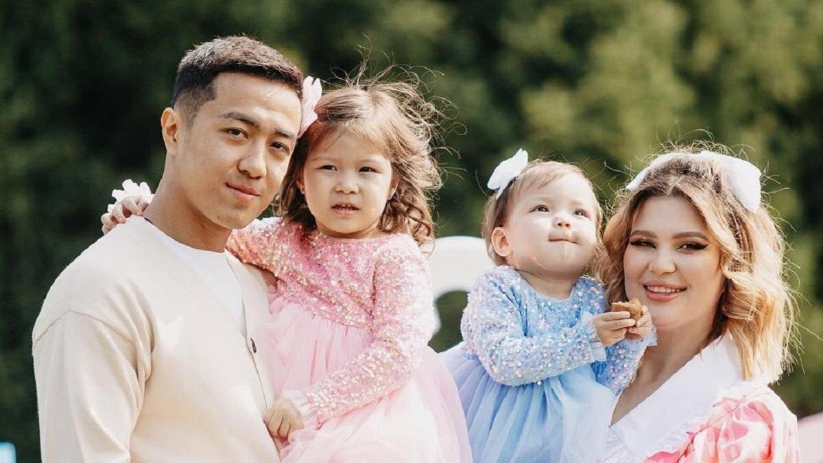    Амина и Нурбек Нуртаза с дочерьми:instagram.com/aminaxo26