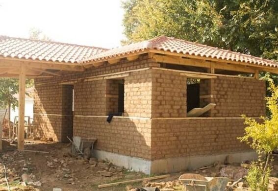 Дом из глины: пошаговая инструкция по строительству