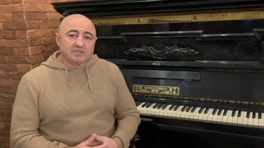     Сенатор Совета Федерации РФ от Нижегородской области Александр Вайнберг вышел в финал международного музыкального конкурса «АвторА!» (16+). Об этом рассказали организаторы.