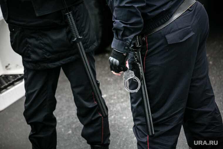    Прохожие в Снежинске вызвали полицию, которая задержала мужчину, пристававшего к школьнице
