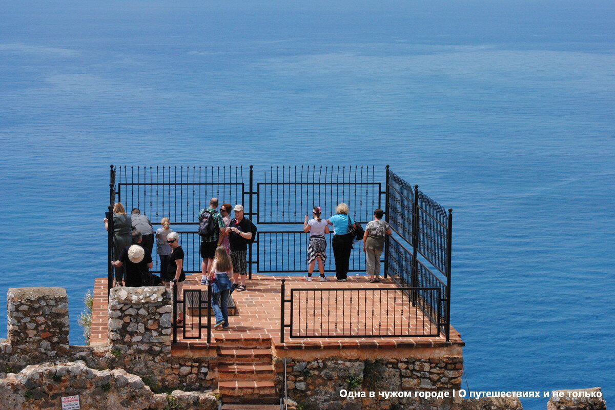  Отсюда открывается самые потрясающие виды на мыс Джильварда, море и Аланью.