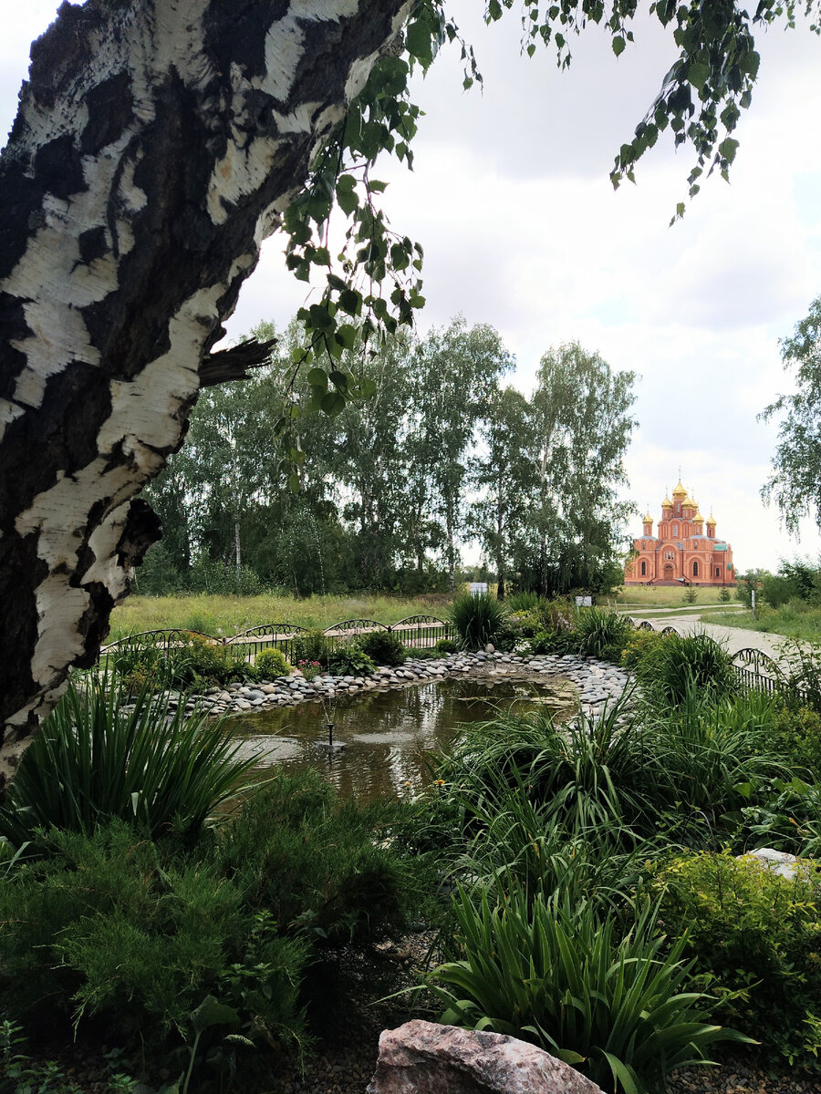 Территория Ачаирского Крестового монастыря. Фото: Удивительный АльбОМСК 