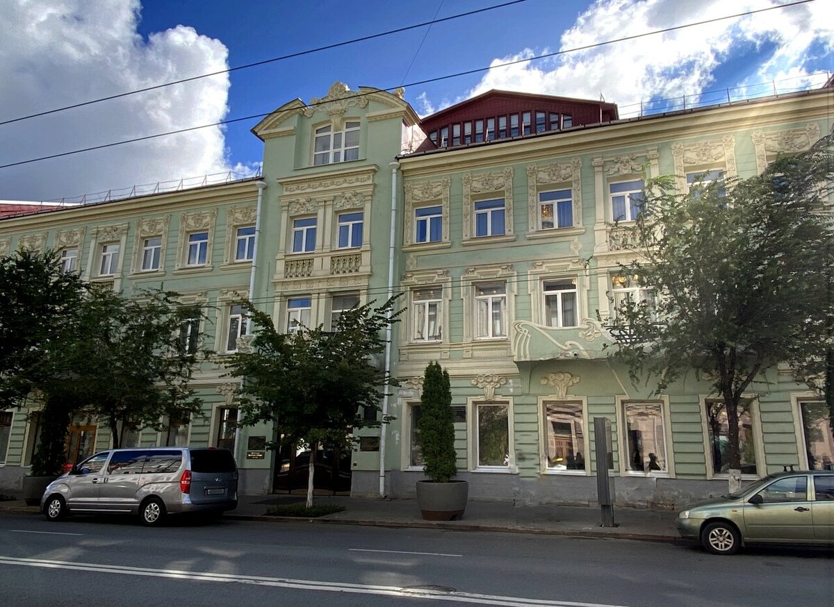 Здание гостиницы 