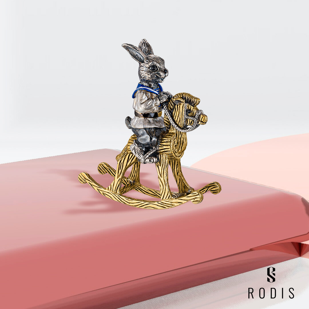 Серебряная миниатюра "На коне", ювелирный дом RODIS, серебро 925 пробы, горячая эмаль, золочение
