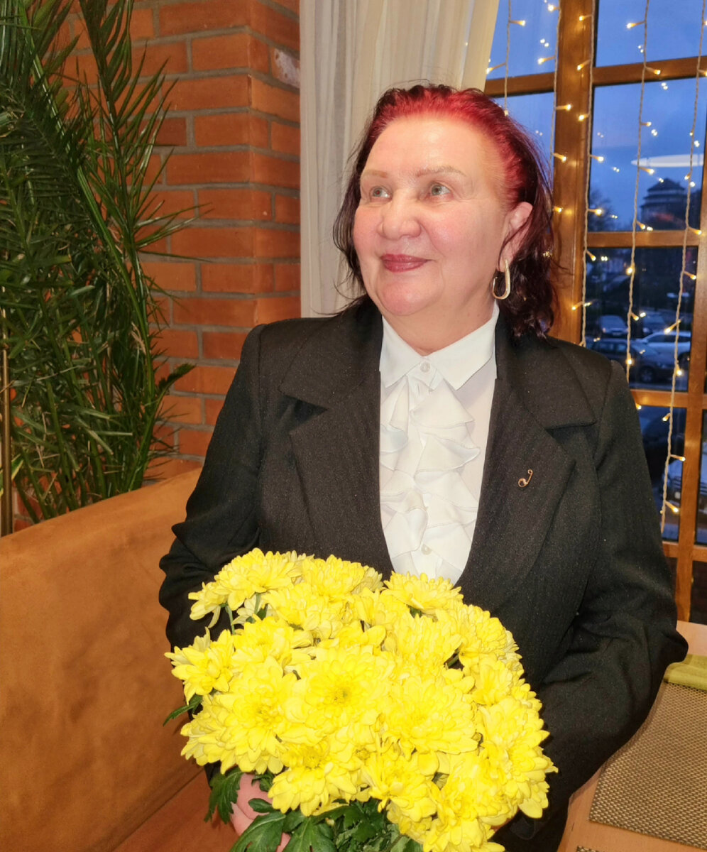 Принимать #мир таким, как есть - это не так- то просто😁
Принимать спокойно особенно тех, кто выбешивают:))  

Итак, настроилась...👌 каждый имеет право на свой #образ, поступки, позицию, долю всего, что на мой #взгляд, называется  непорядочно...

🤣Но не тут то было, появились те, которые недовольны мной, моим поведением, поступками, действиями.
Хочется спросить, а по какому праву? 
Но спрашивать не буду:))

👌Пришла пора научиться не оправдываться и не потокать  , не бежать по первому требованию и не определять, кто прав.
Мы все правы в своём выборе ❤

P.S.
Как вам удаётся справляться с подобными ситуациями?
