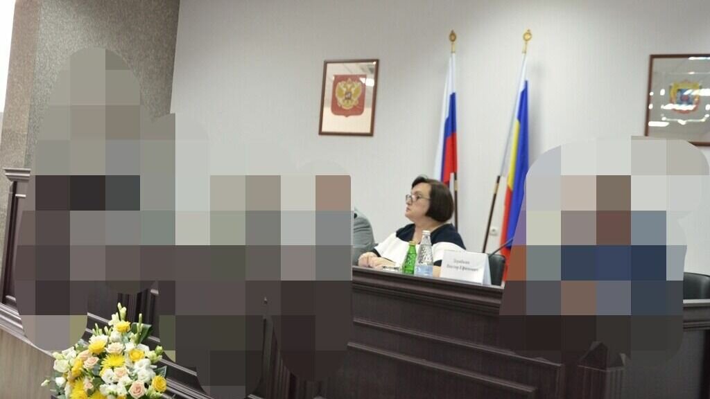     Днем 3 апреля обыски прошли и у председателя Ростовского областного суда Елены Золотаревой, передает портал 161.ру со ссылкой на свой источник в правоохранительных органах.