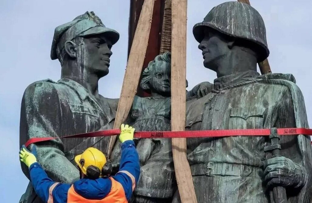 Памятник "Благодарности Красной Армии"