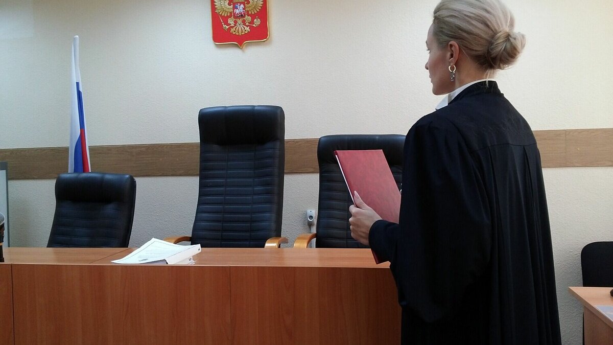     Председатель Ростовского областного суда Елена Золотарева, по информации СМИ, написала заявление об отставке, что вызвало бурные обсуждения в соцсетях.