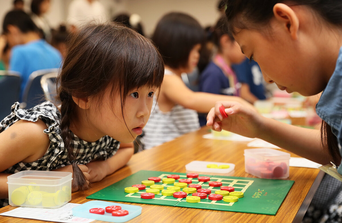 Японская игра мама. Японские дошкольники. Дошкольники в Японии. Творчество японских детей. Японские дети дошкольники.