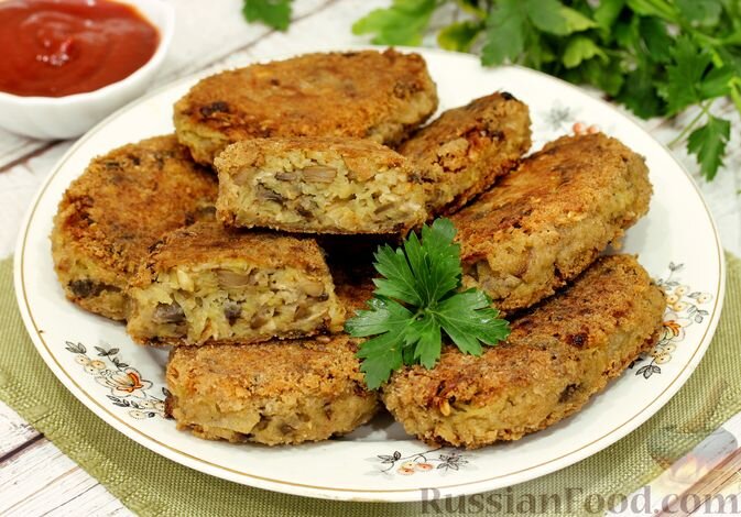 картофель, шампиньоны, хлопья овсяные, лук репчатый, чеснок, масло растительное, сухари панировочные, соль, перец чёрный молотый