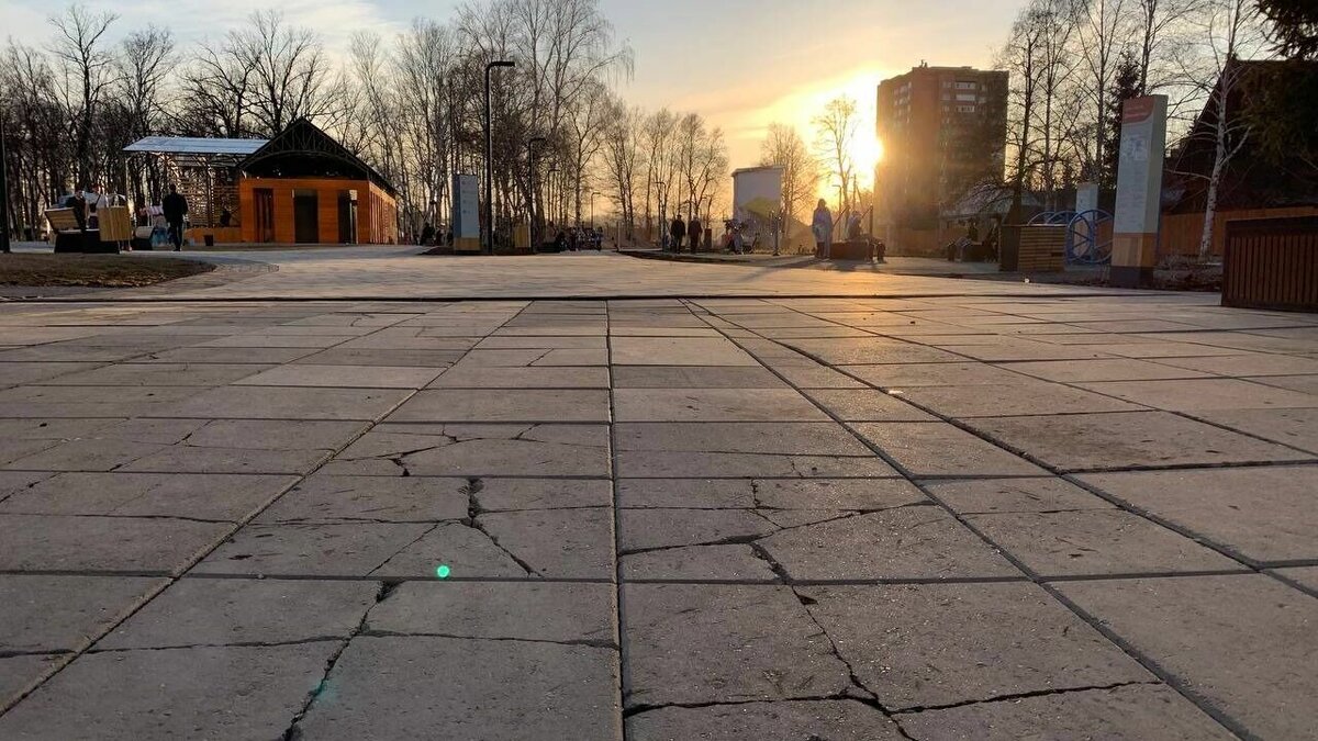     Парк в Уфе, который затопило, почти высох, но под лужами скрывалось еще кое-что странное.